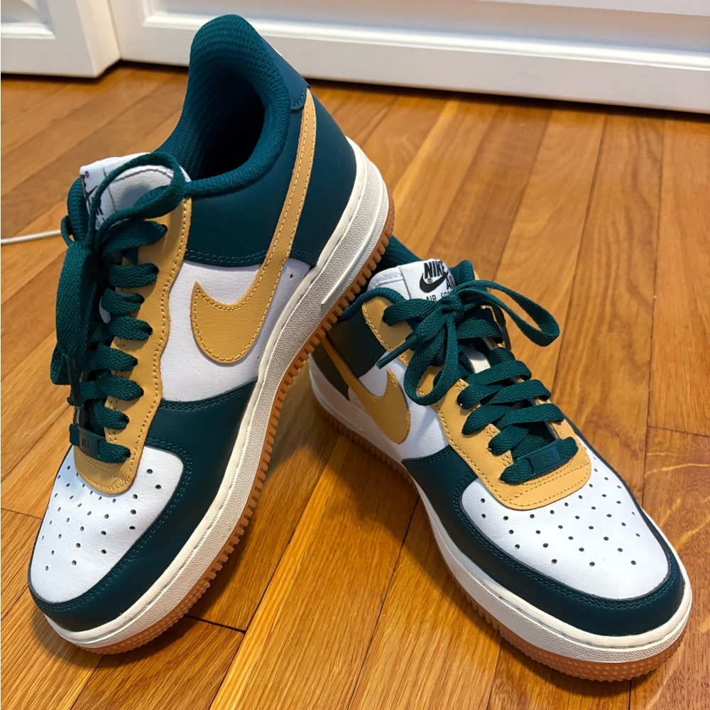 Nike Air Force 1s Women’s 8